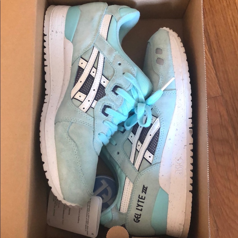 WOMENS ASICS GEL-LYTE III (snowflake edition)